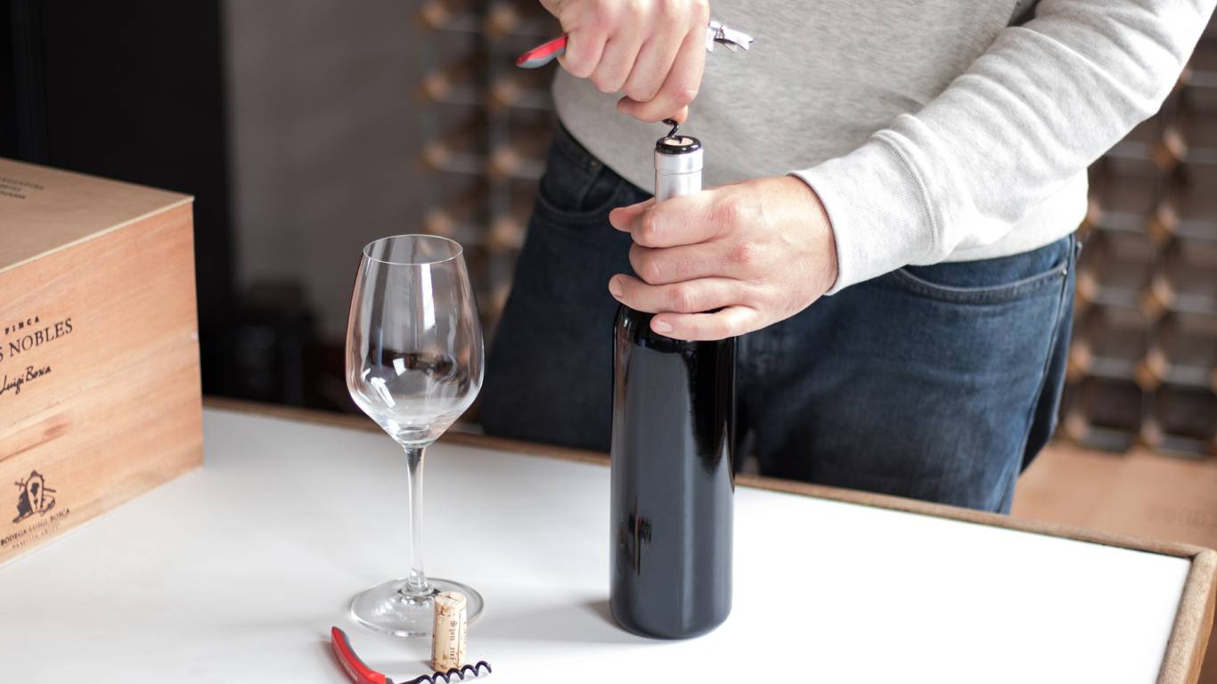 How to Open Wine - Corkscrew