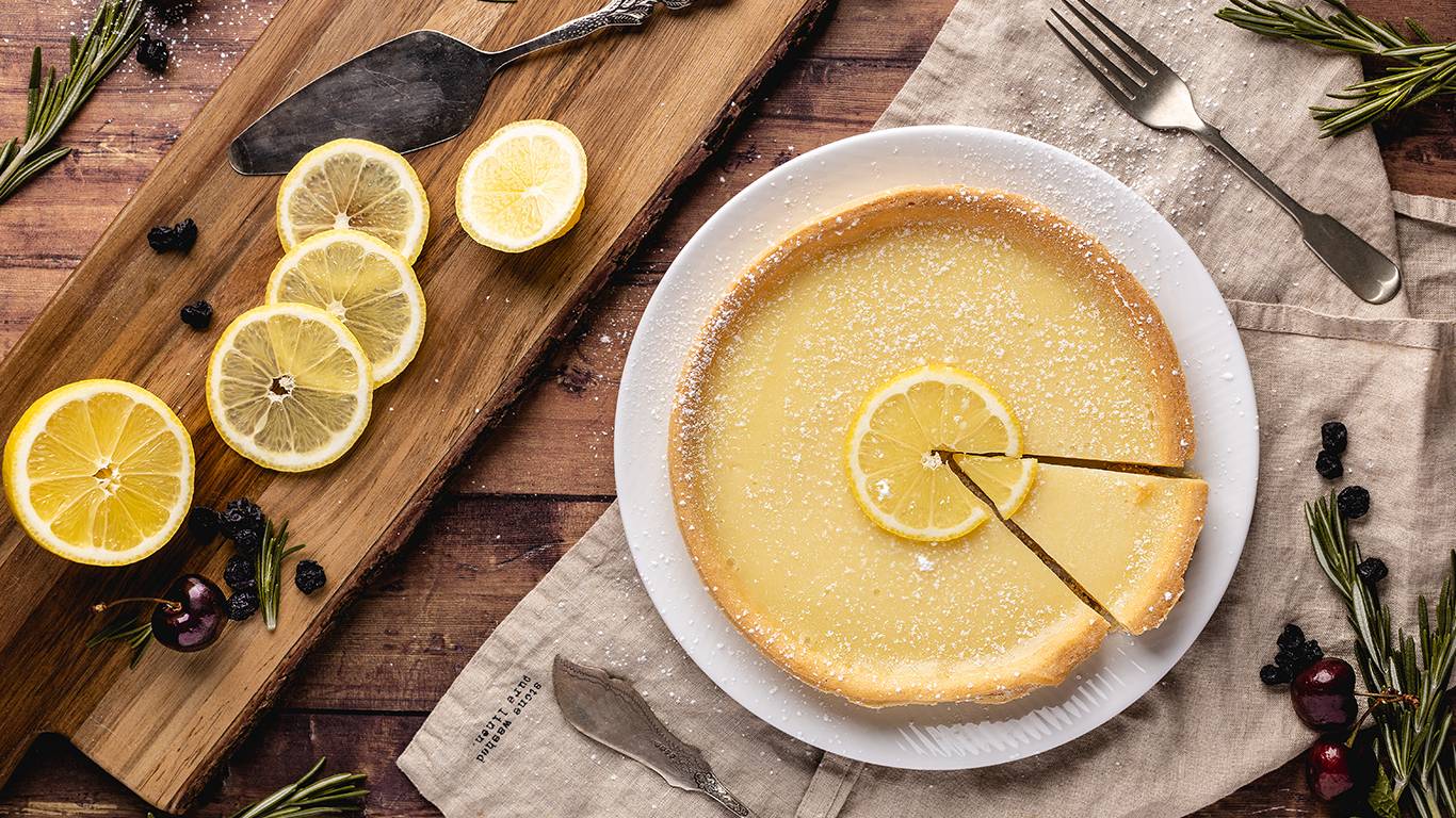 Lemon cheesecake dessert