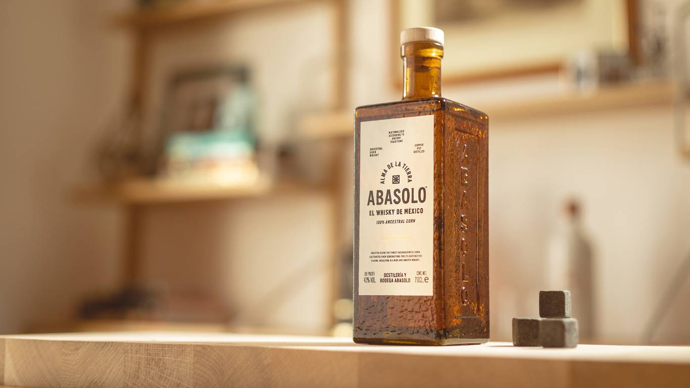 Abasolo Whisky • with Glasses