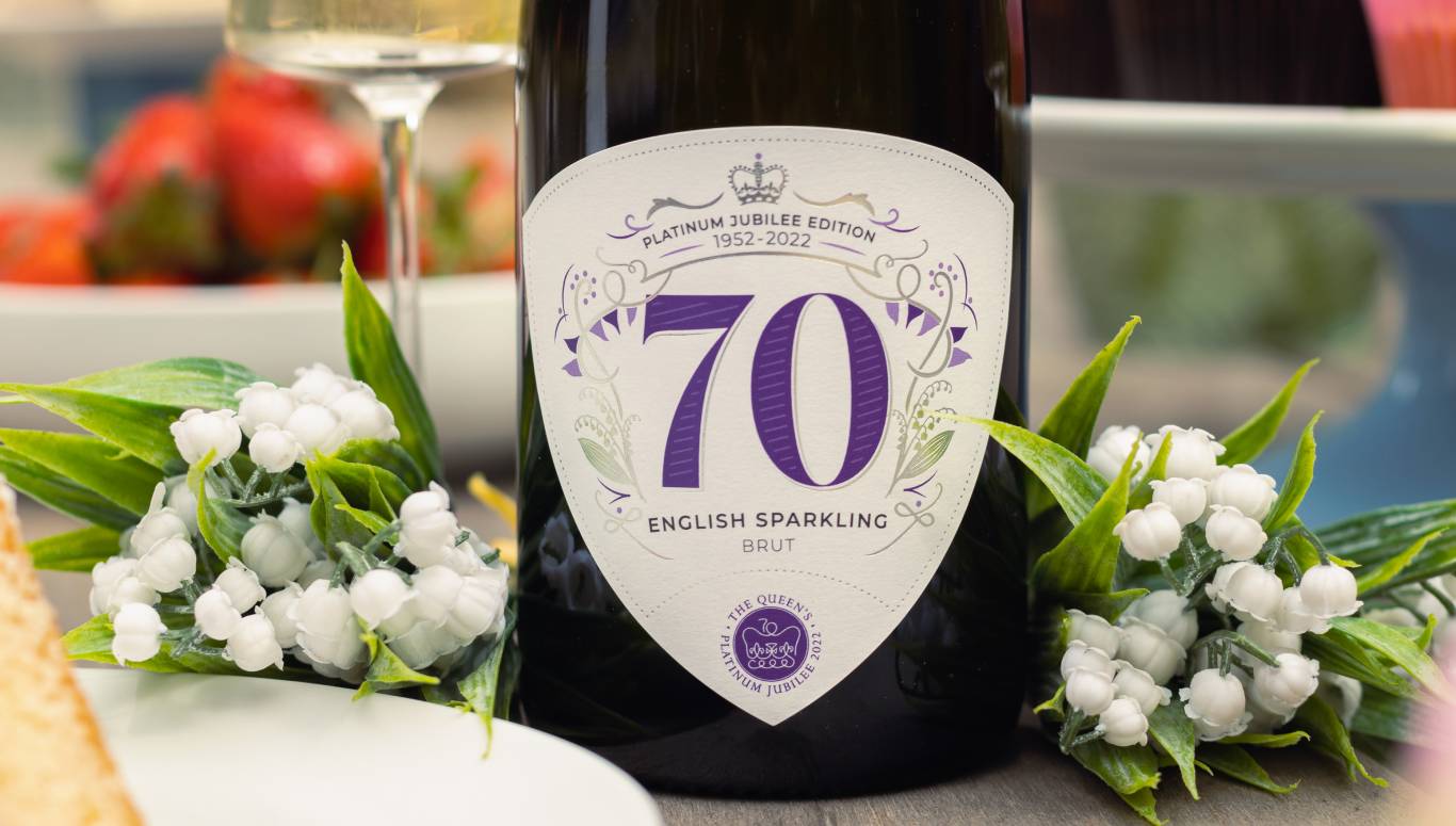 Close up of the commemorative Platinum Jubilee English Sparkling Brut by Virgin Wines