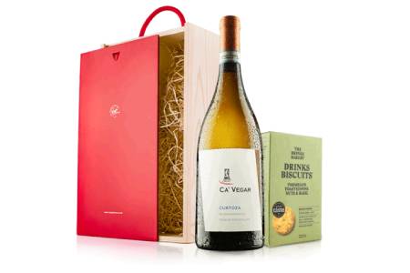 The-Drinks-Bakery-Wine-Pairing-with-Italian-White-in-Wooden-Gift-Box.