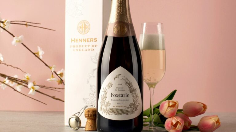 Henners Foxearle English Sparkling Rose Bottle